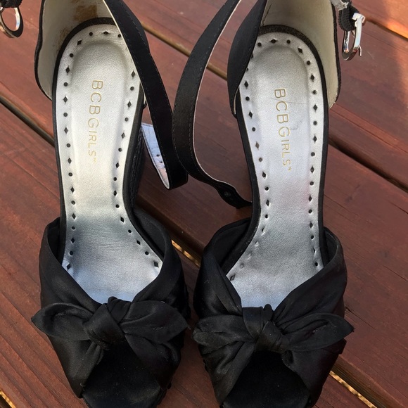 Shoes - Picture 2 of 10